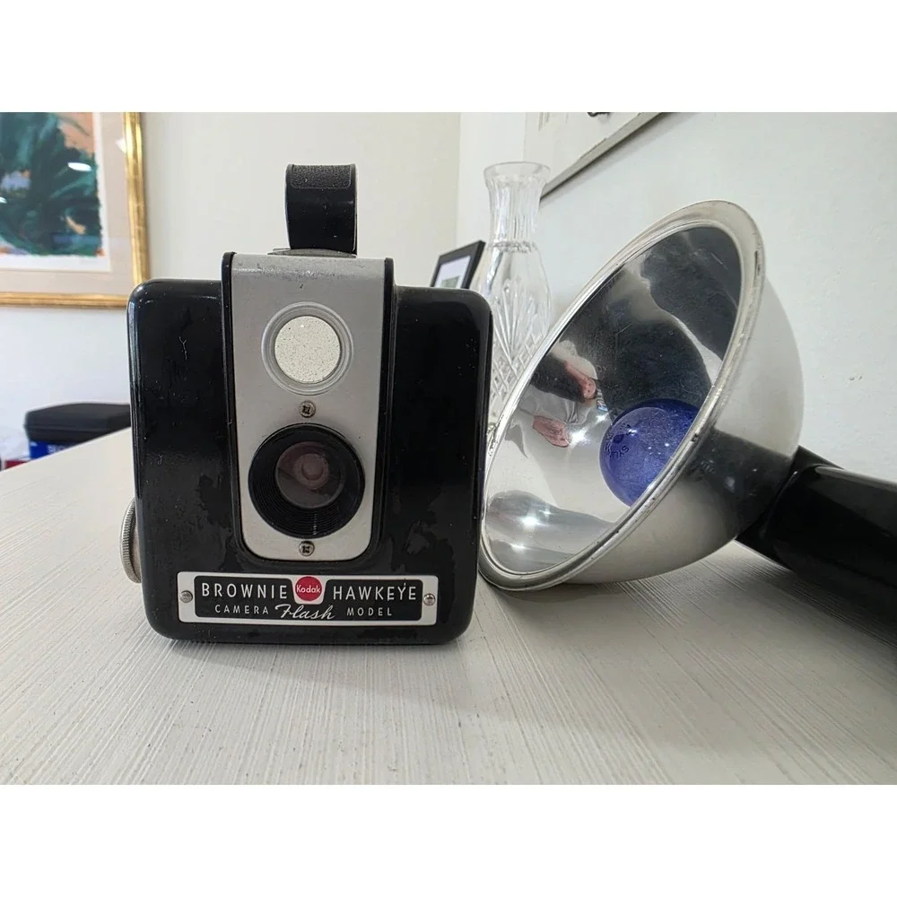 Kodak Brownie Hawkeye Flash Model Box Camera Built-In Flash Fixed Focus